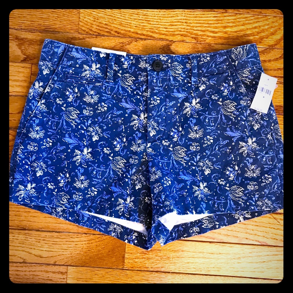 NWT GAP Blue/ White Pattern Summer Shorts. Size 0